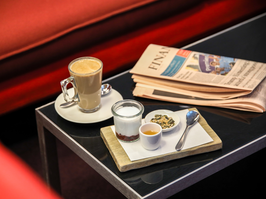 Revivals lounge
